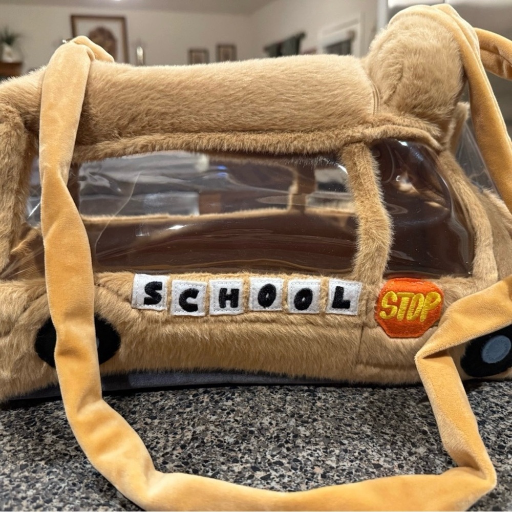 NEW - Bus-Shaped Crossbody Bag for Labubus - Picture 6 of 11